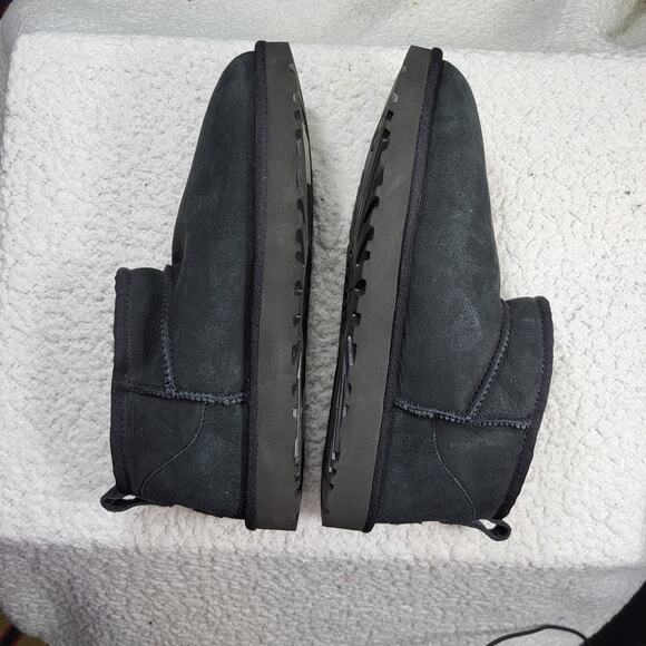 UGG Women's Classic Ultra Mini Black size womens boots size 10 - Picture 4 of 6